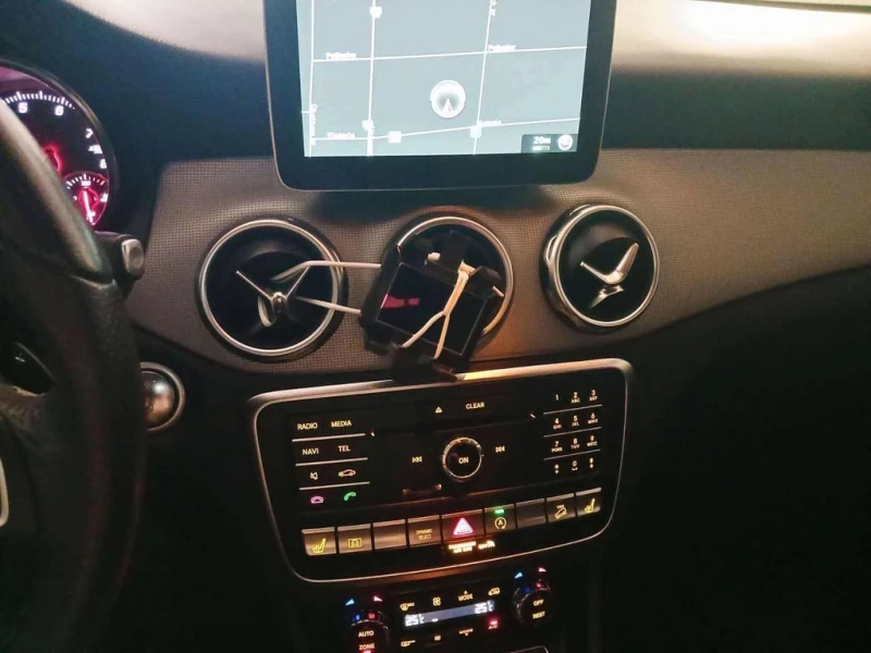 Mercedes-Benz GLA * 250 * CARFAX * БЕЗ ПЪРВОНАЧАЛНА ВНОСКА, снимка 9 - Автомобили и джипове - 53220188