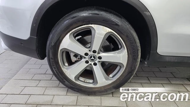 Mercedes-Benz GLC 220, снимка 5 - Автомобили и джипове - 56077612