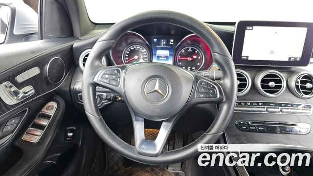 Mercedes-Benz GLC 220, снимка 13 - Автомобили и джипове - 56077612