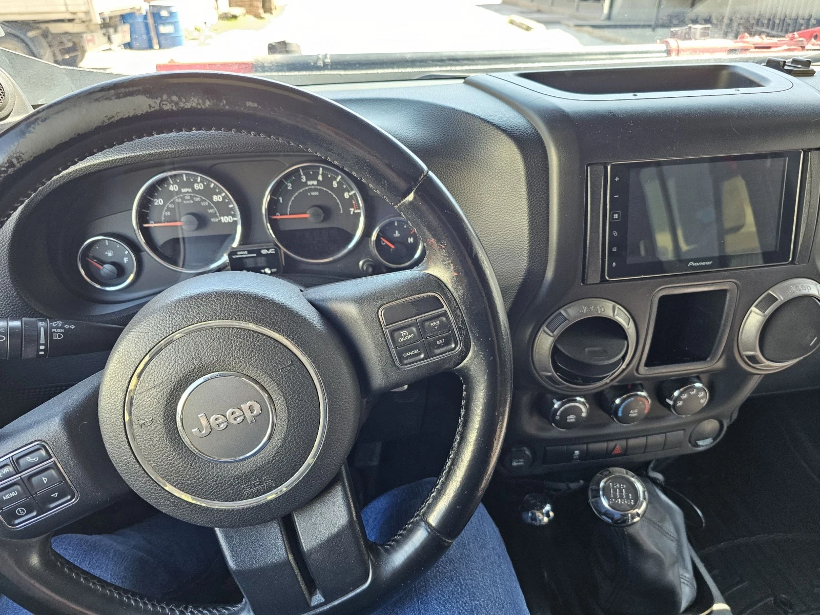Jeep Wrangler  - изображение 9