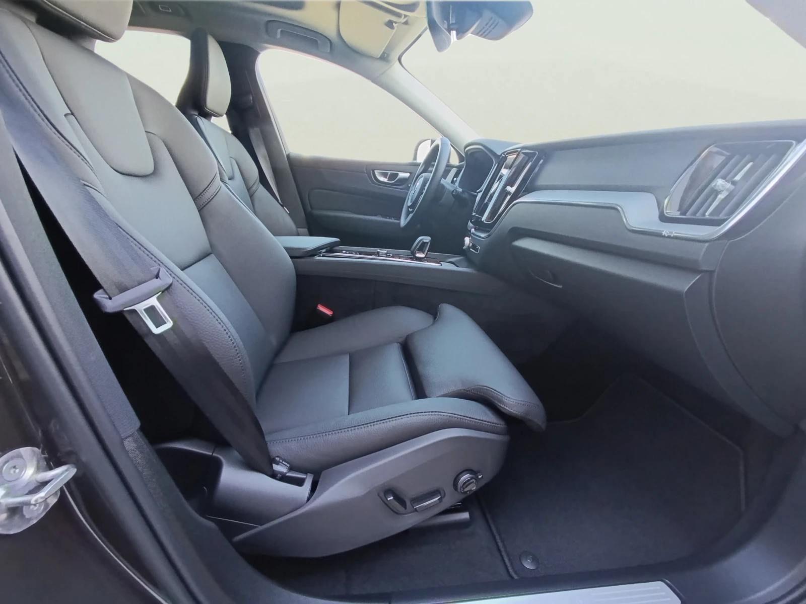 Volvo XC60 T8 2.0L, снимка 9 - Автомобили и джипове - 54930014
