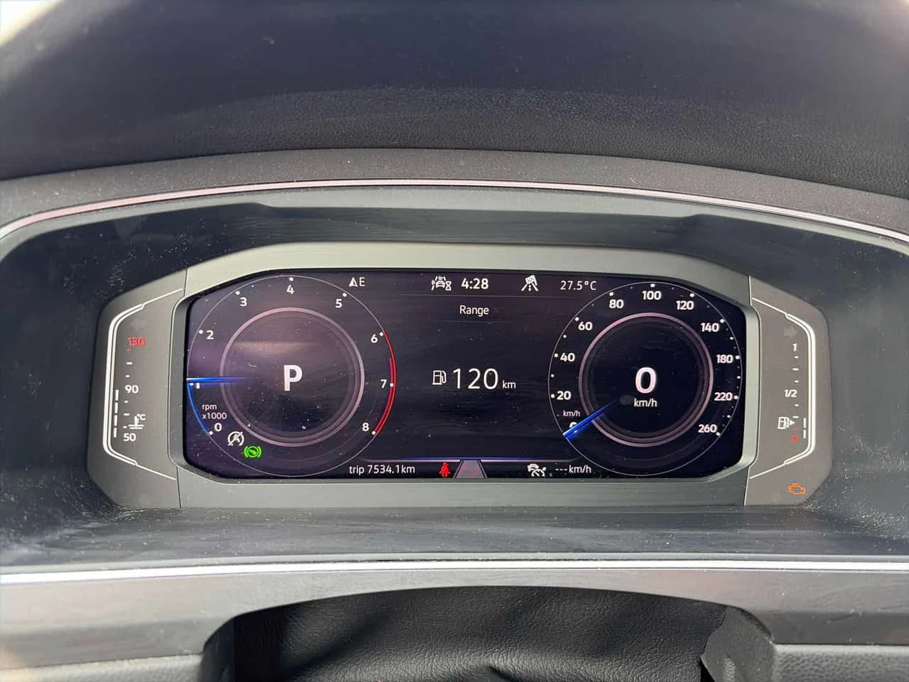 VW Tiguan * Comfortline * ПОДГРЕВ* ПАНОРАМА * , снимка 8 - Автомобили и джипове - 55547812