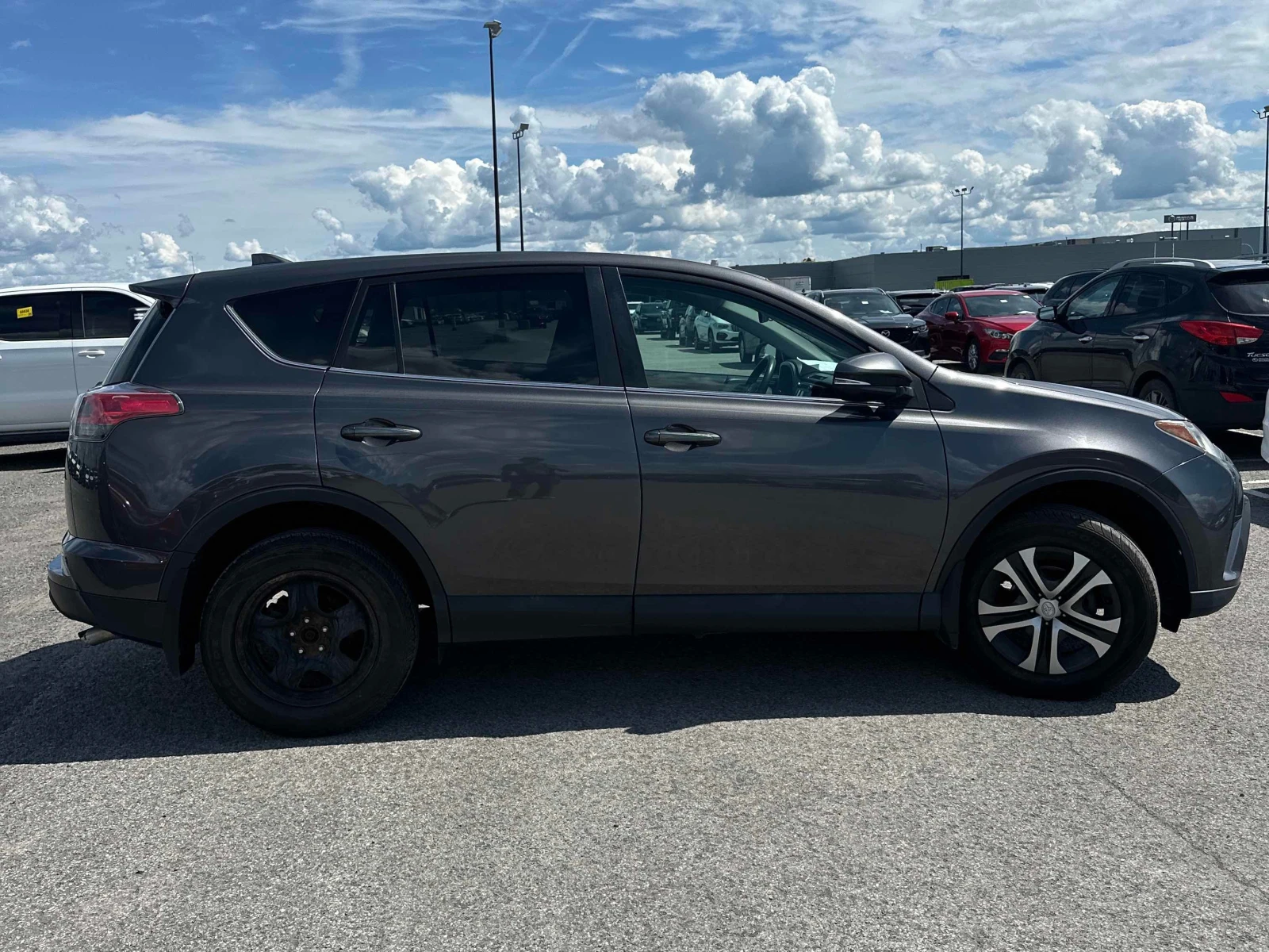 Toyota Rav4 * LE * АВТОКРЕДИТ БЕЗ ПЪРВОНАЧАЛНА ВНОСКА* , снимка 3 - Автомобили и джипове - 55851453