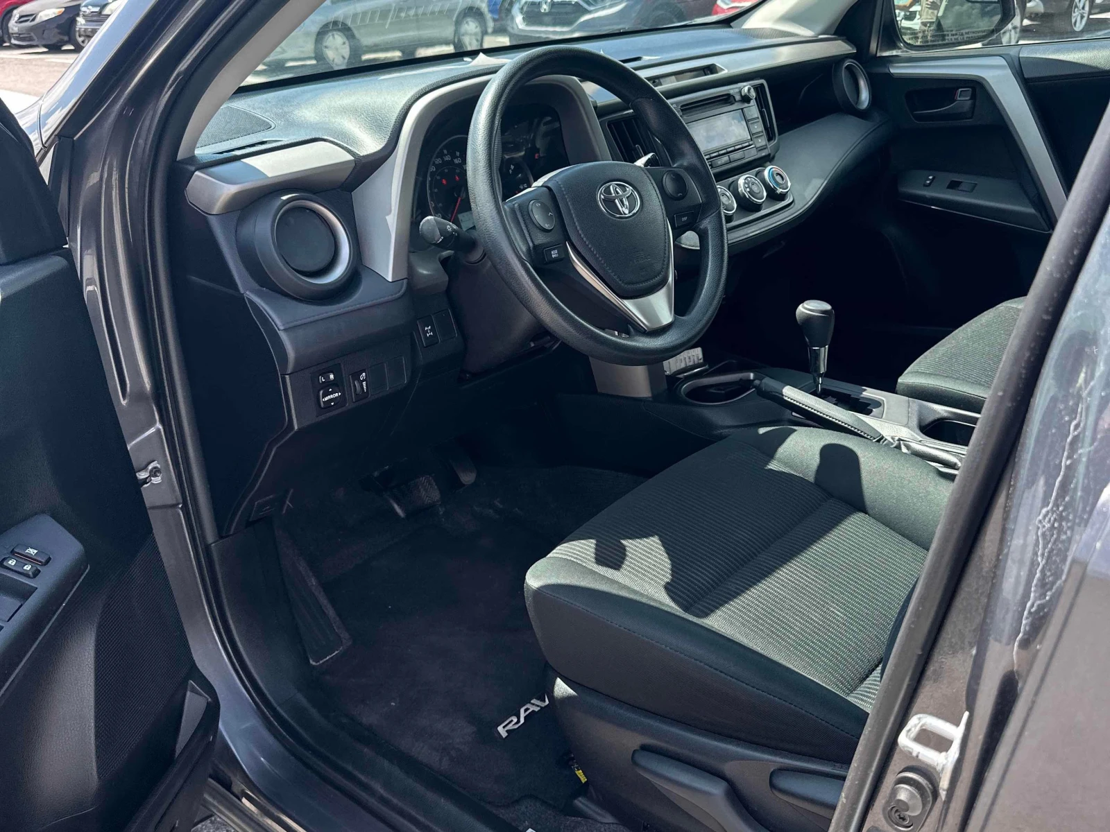 Toyota Rav4 * LE * АВТОКРЕДИТ БЕЗ ПЪРВОНАЧАЛНА ВНОСКА* , снимка 5 - Автомобили и джипове - 55851453
