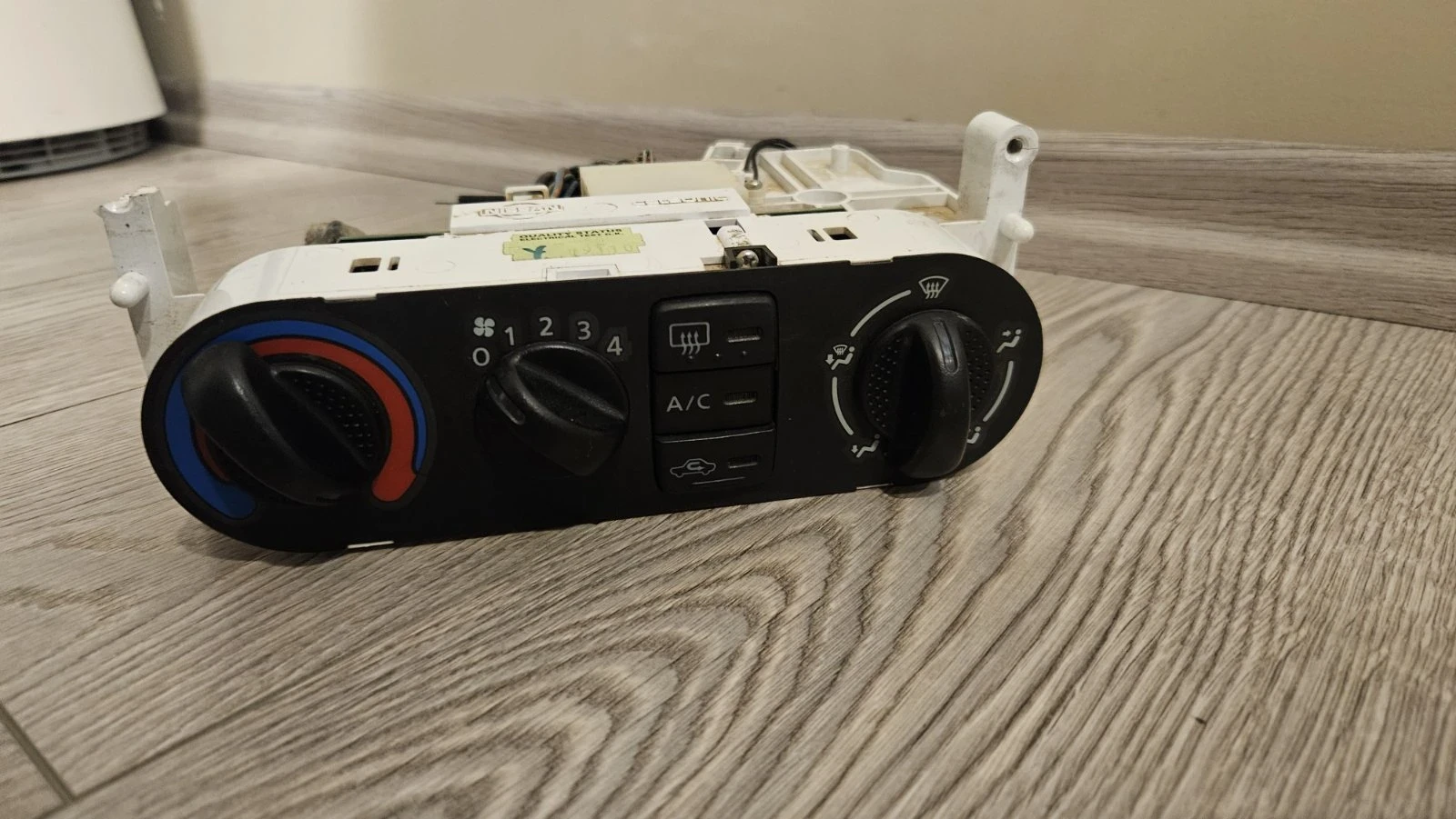 Панел за климатик на  Nissan Almera, снимка 3 - Части - 54270297