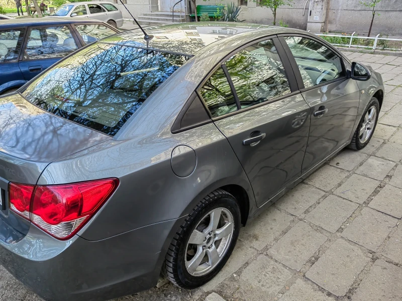 Chevrolet Cruze, снимка 10 - Автомобили и джипове - 47608607