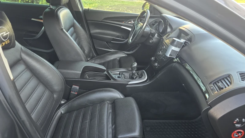 Opel Insignia SPORT TOURER SW , снимка 8 - Автомобили и джипове - 52565559