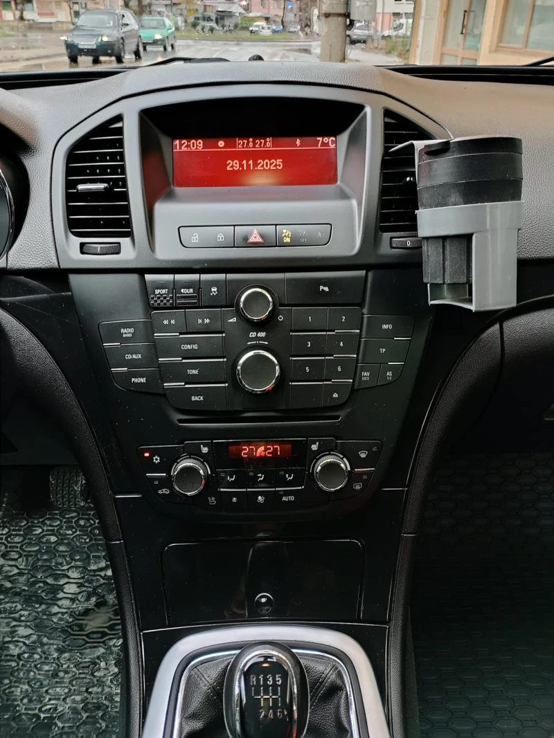 Opel Insignia SPORT TOURER SW , снимка 12 - Автомобили и джипове - 52565559