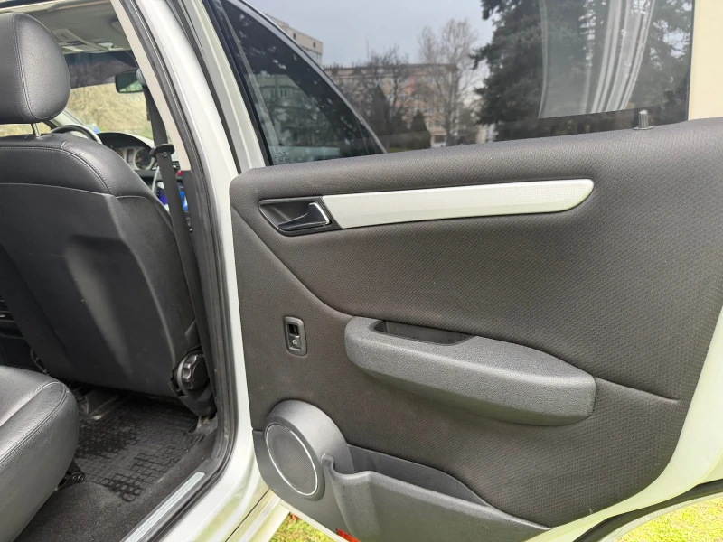 Mercedes-Benz A 200 2.0 Turbo/Gas Панорама, снимка 8 - Автомобили и джипове - 52653500