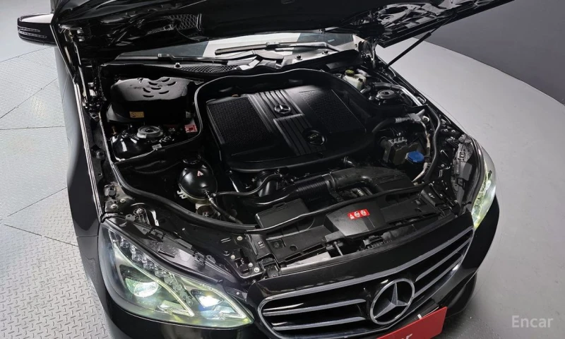 Mercedes-Benz E 220, снимка 6 - Автомобили и джипове - 53107922