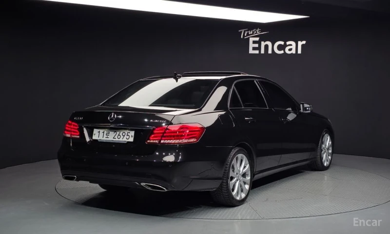 Mercedes-Benz E 220, снимка 2 - Автомобили и джипове - 53107922