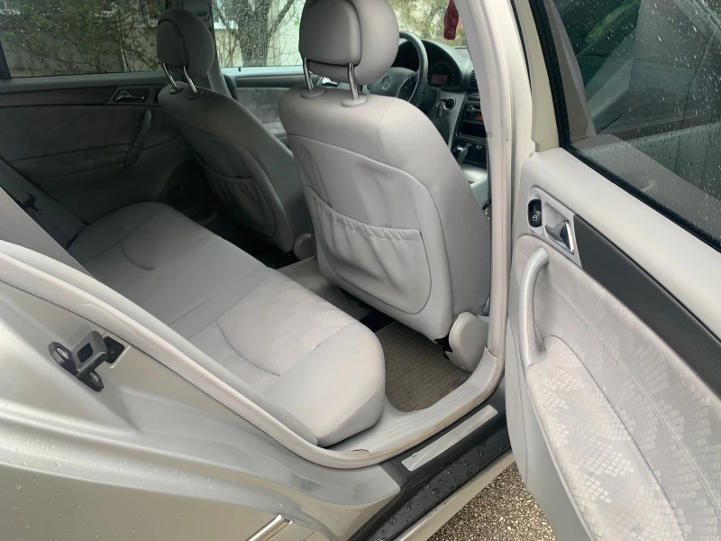 Mercedes-Benz C 220 2.2, снимка 5 - Автомобили и джипове - 53135710