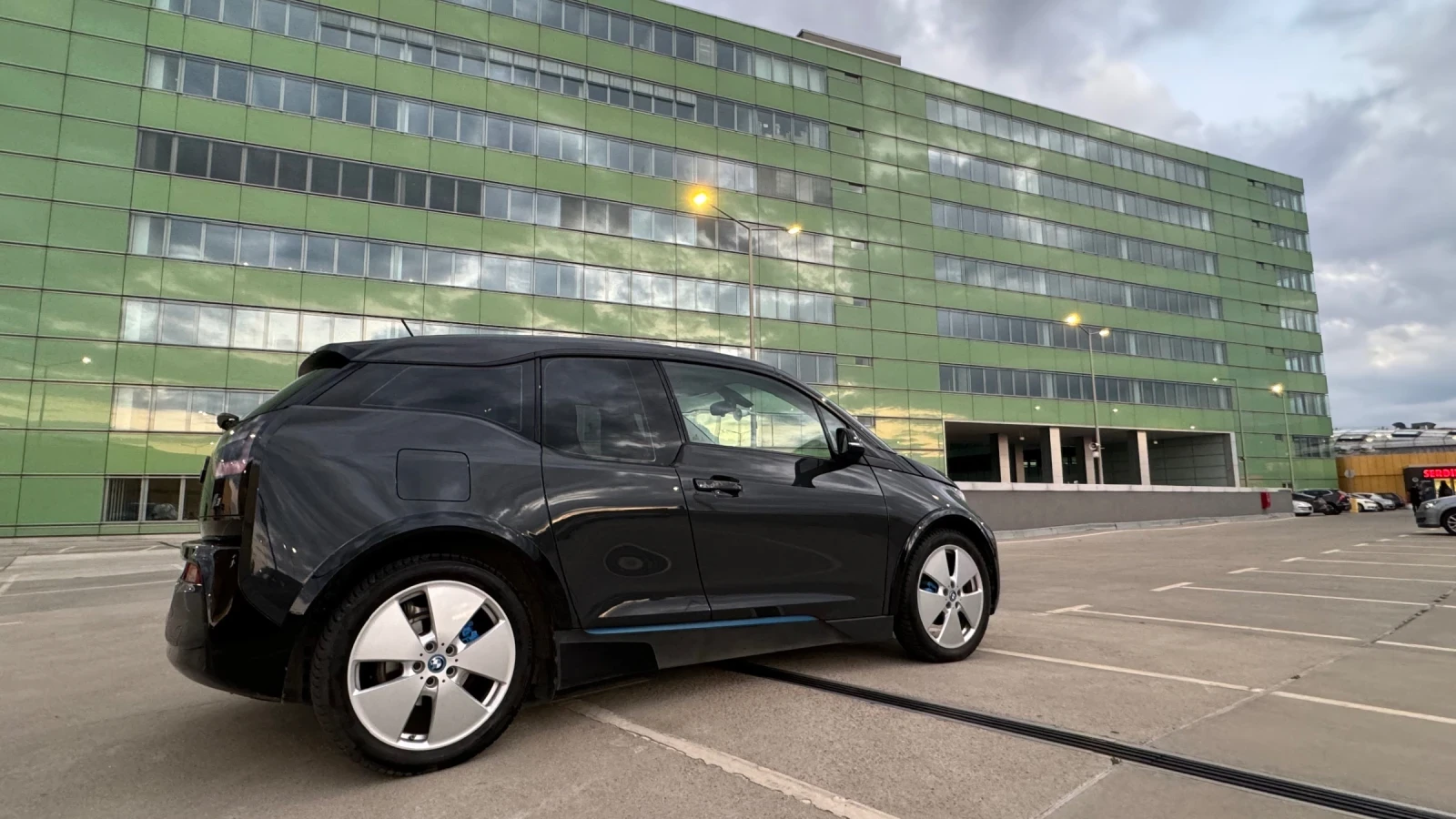 BMW i3 BEV 60ah 170кс - изображение 4