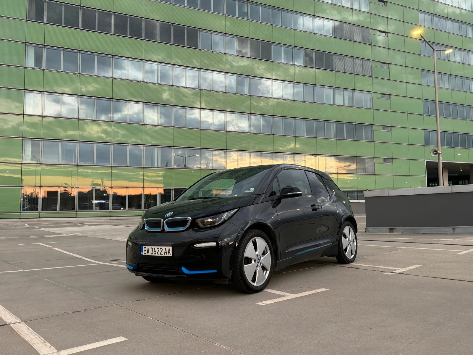 BMW i3 BEV 60ah 170кс - изображение 2