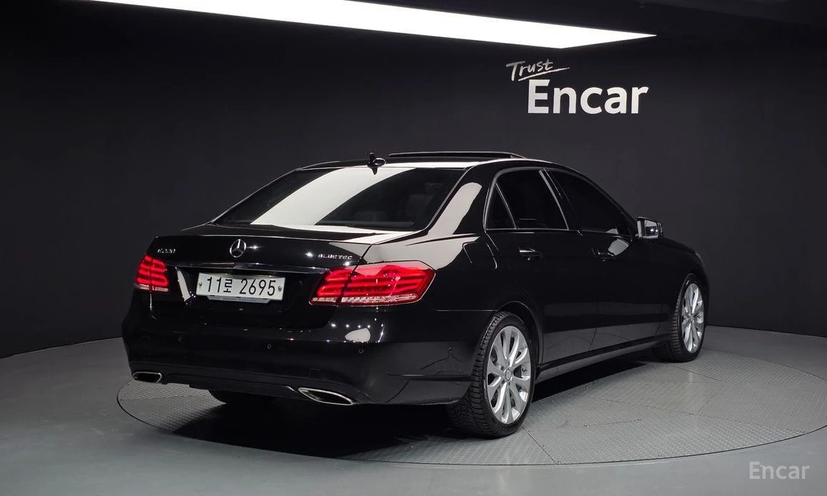 Mercedes-Benz E 220  - изображение 2