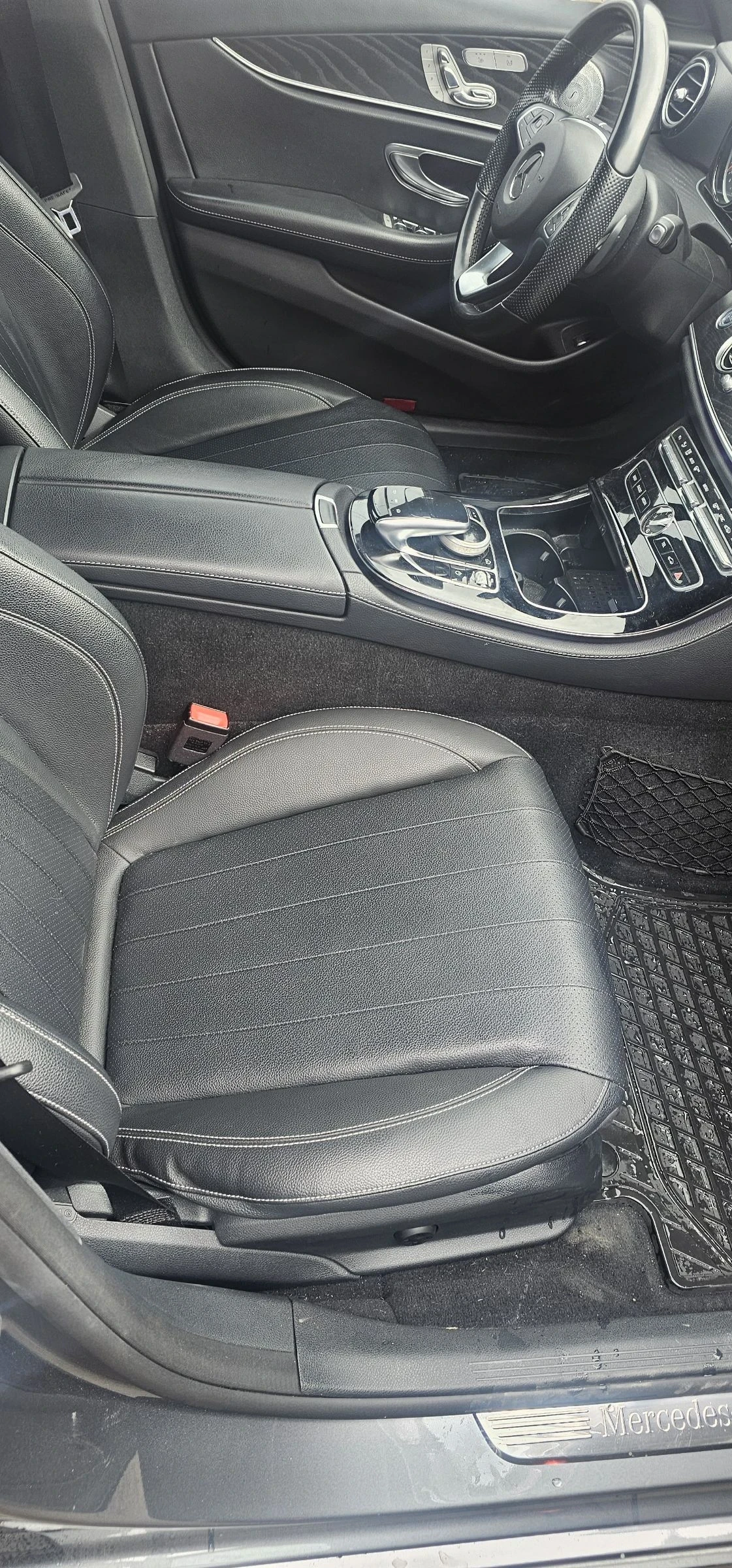 Mercedes-Benz E 300 9G tronic, снимка 15 - Автомобили и джипове - 54620345