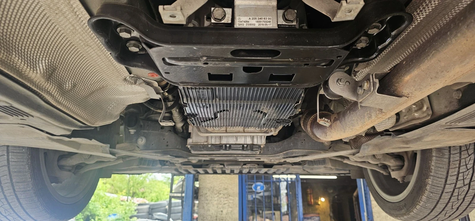 Mercedes-Benz E 300 9G tronic, снимка 17 - Автомобили и джипове - 54620345