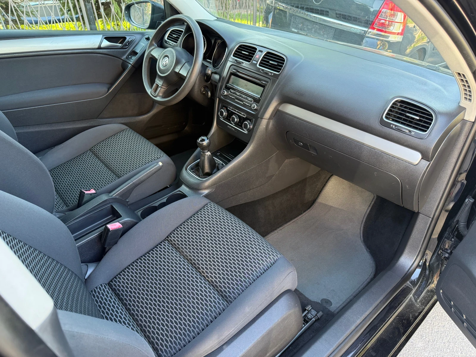 VW Golf Бензин, снимка 9 - Автомобили и джипове - 54630439