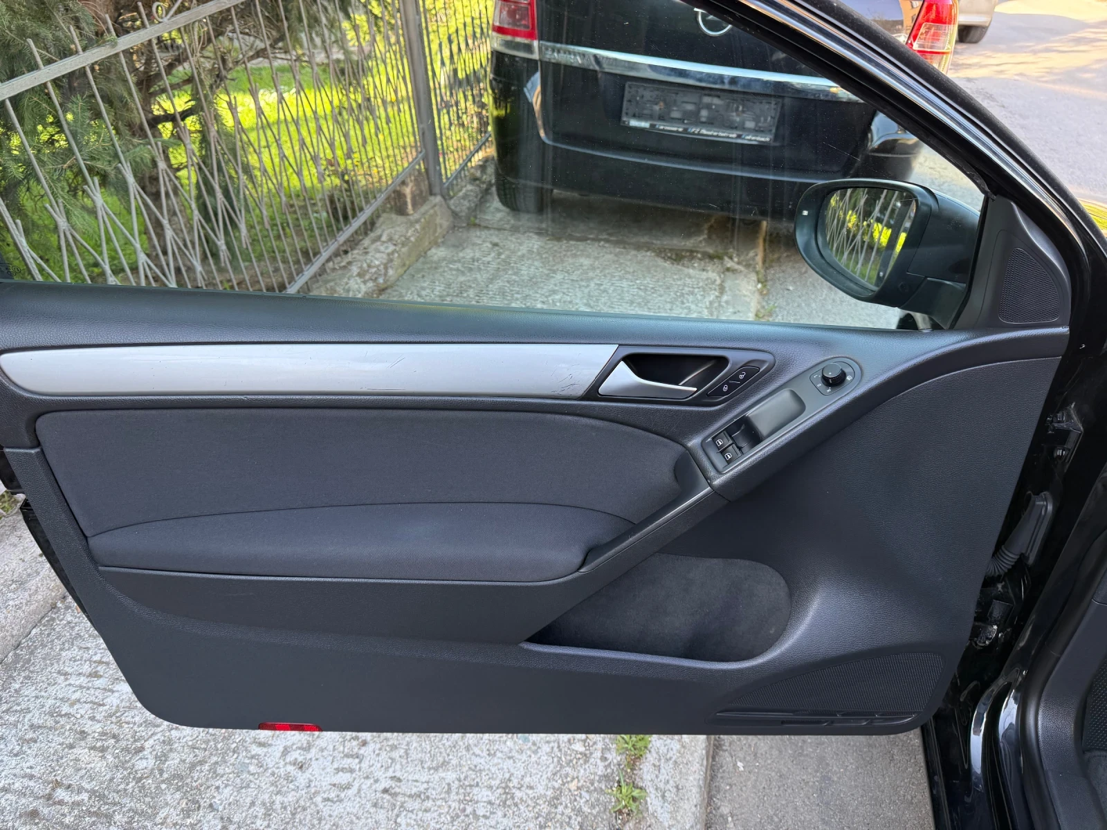 VW Golf Бензин, снимка 13 - Автомобили и джипове - 54630439