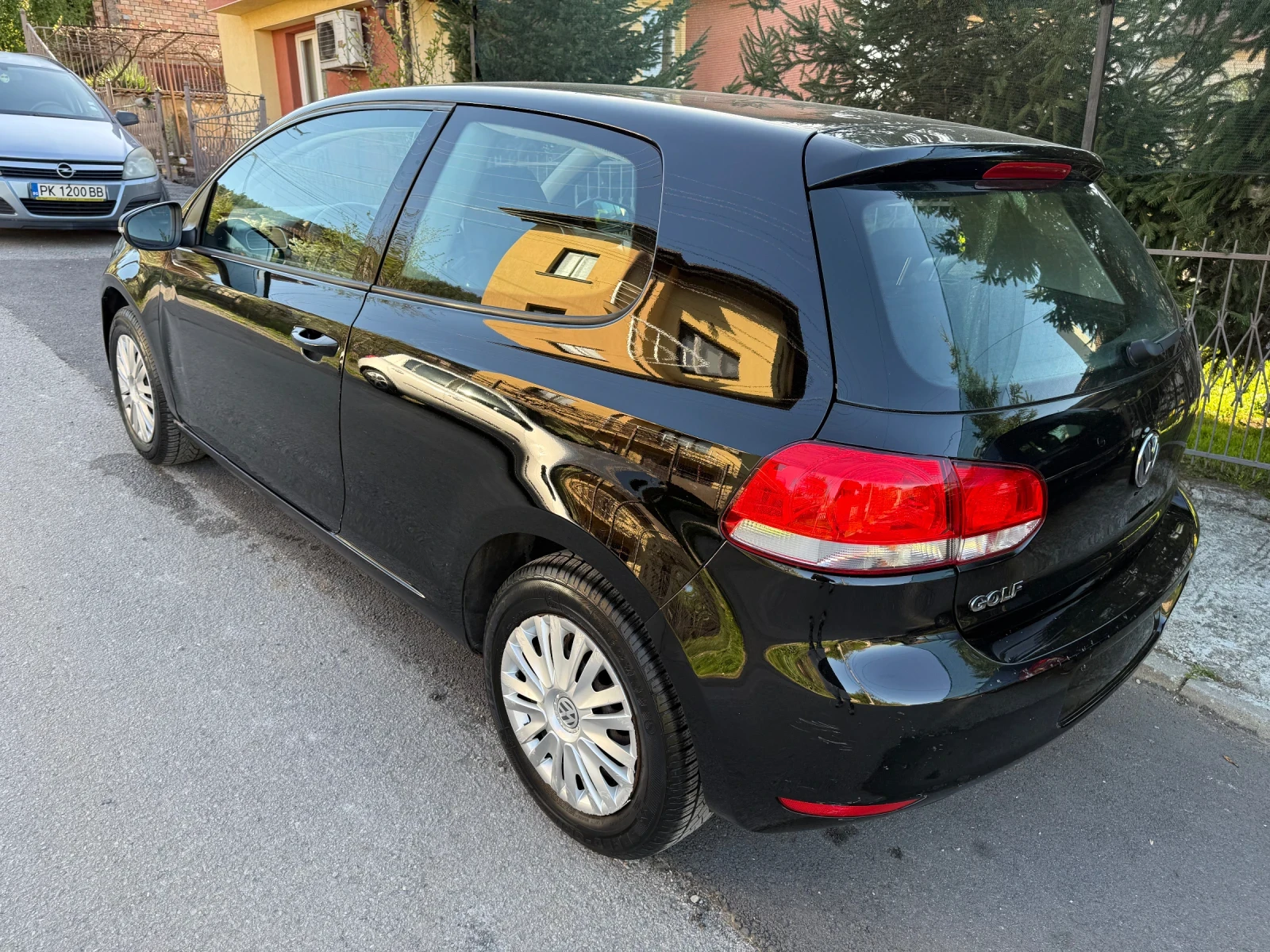 VW Golf Бензин, снимка 4 - Автомобили и джипове - 54630439