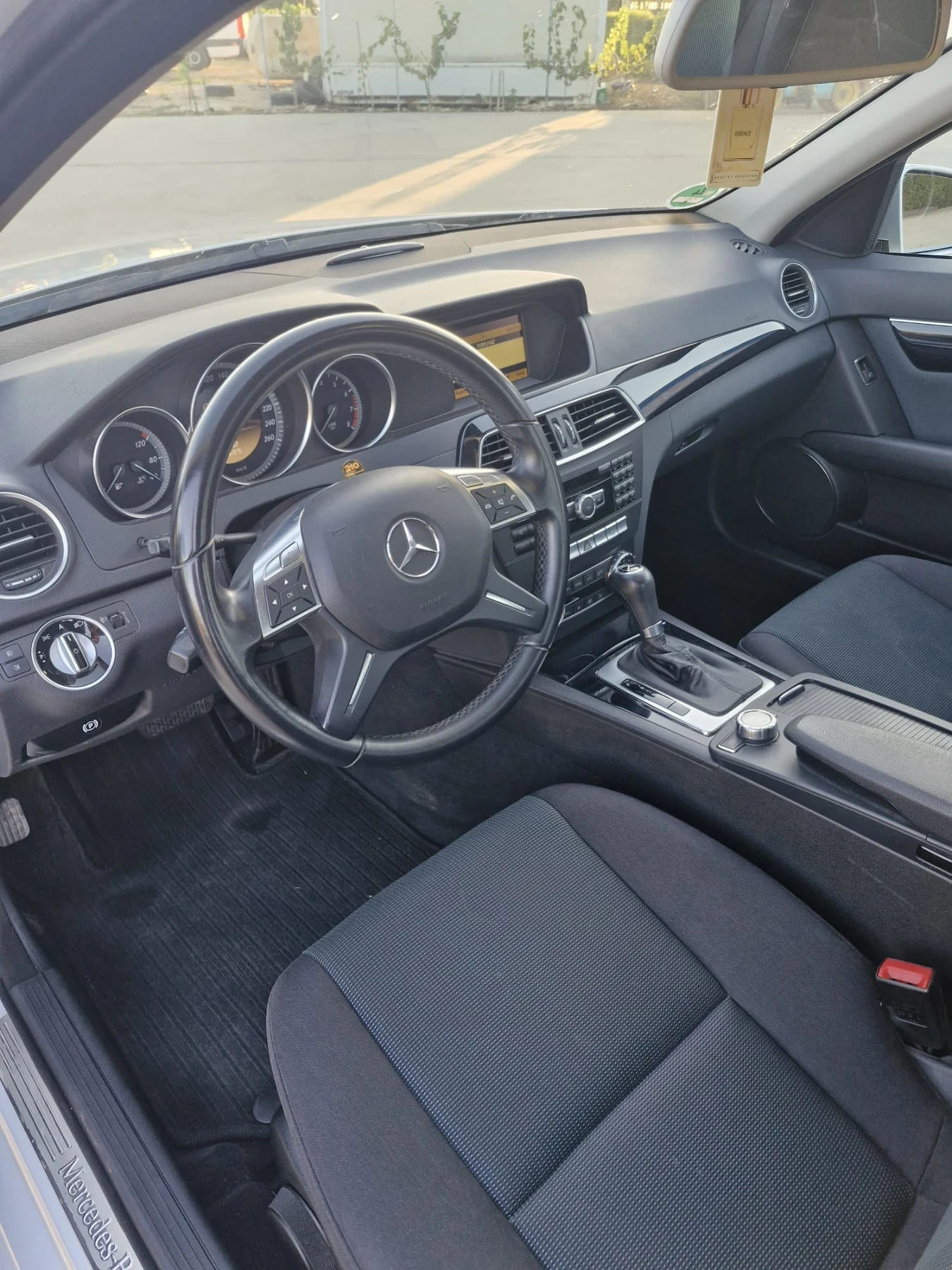 Mercedes-Benz C 200 Facelift, снимка 10 - Автомобили и джипове - 55896159