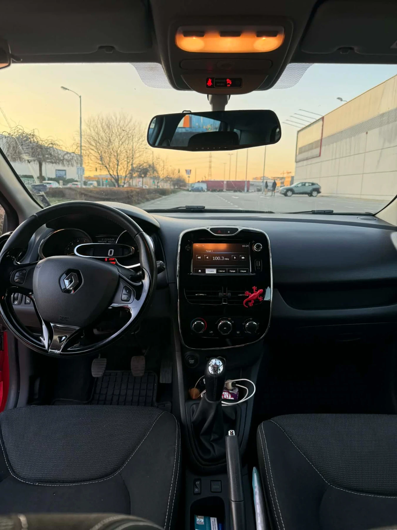 Renault Clio, снимка 9 - Автомобили и джипове - 56137669