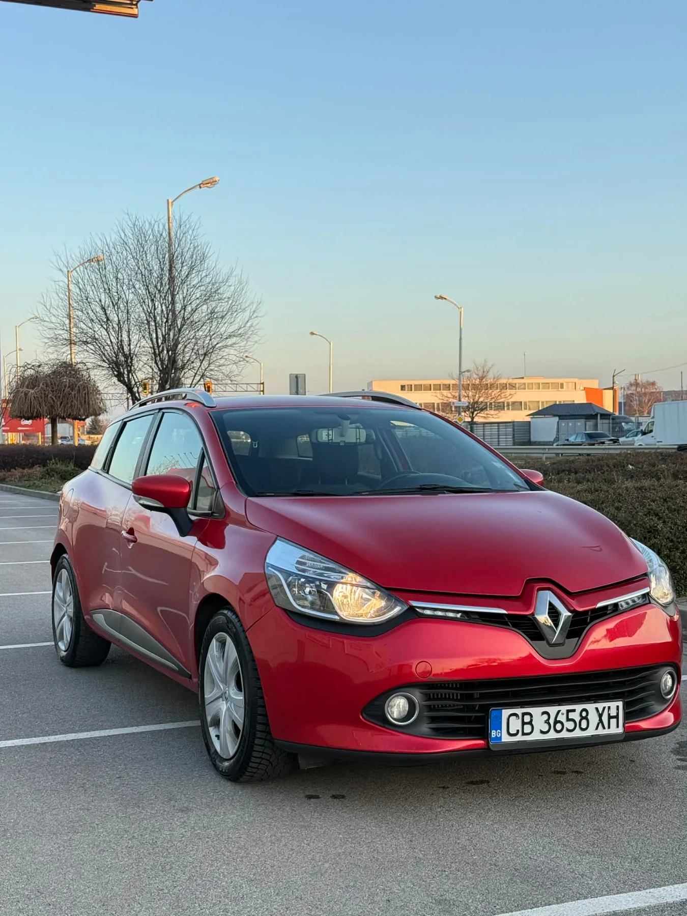 Renault Clio, снимка 3 - Автомобили и джипове - 56137669