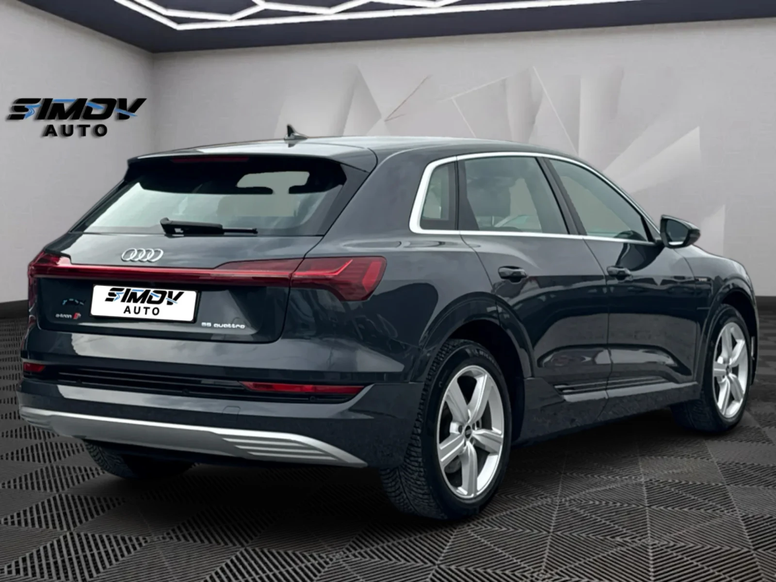 Audi E-Tron 55 97%-SOH S-LINE ДИСТРОНИК HEAD-UP ДИСПЛЕЙ KEYLES, снимка 2 - Автомобили и джипове - 56166386