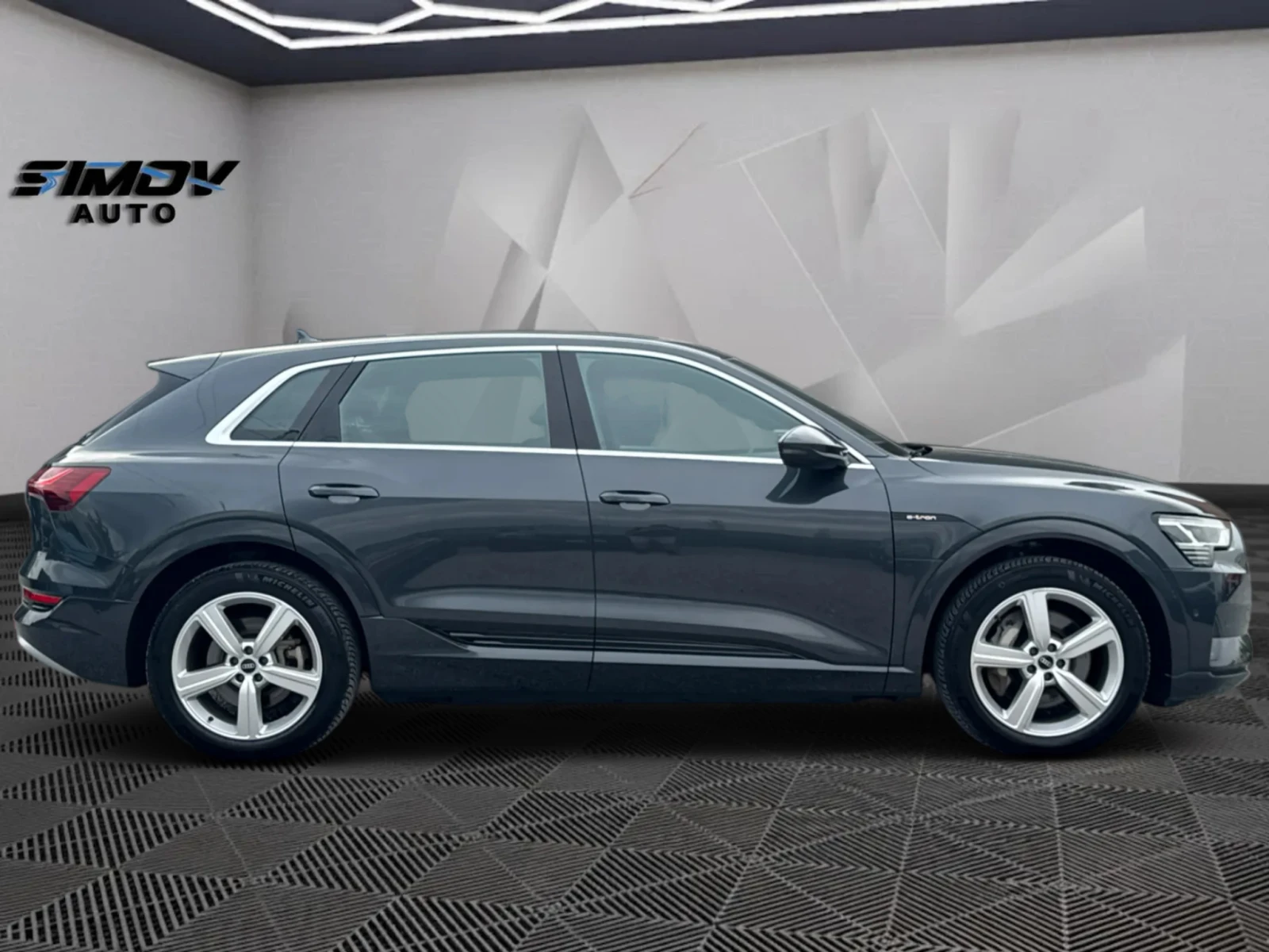 Audi E-Tron 55 97%-SOH S-LINE ДИСТРОНИК HEAD-UP ДИСПЛЕЙ KEYLES, снимка 6 - Автомобили и джипове - 56166386