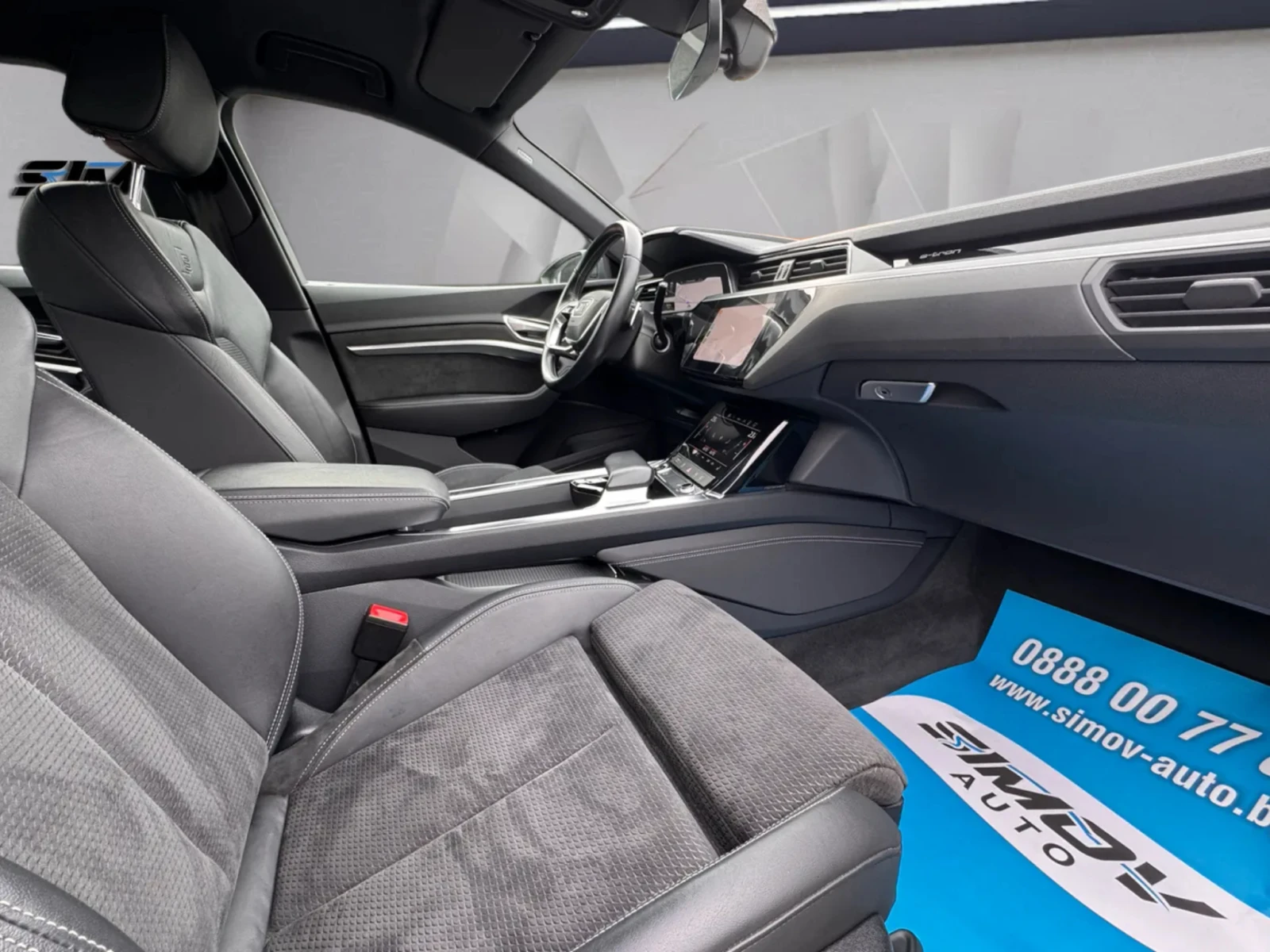 Audi E-Tron 55 97%-SOH S-LINE ДИСТРОНИК HEAD-UP ДИСПЛЕЙ KEYLES, снимка 15 - Автомобили и джипове - 56166386