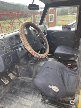 Land Rover Defender Santana - 9999 € / 19556.34 лв. - 84074460 8