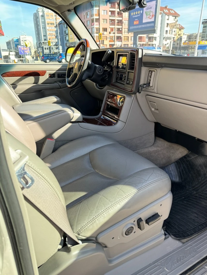 Cadillac Escalade 6.0 V8, снимка 11 - Автомобили и джипове - 46915318