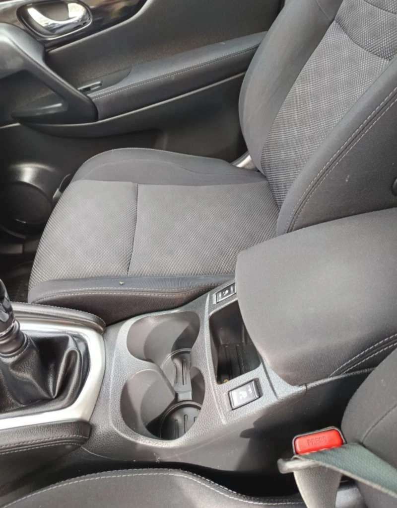 Nissan Qashqai 1.6DCI.KEEILES NAVI, KAMERA 360  PANORAMA, снимка 8 - Автомобили и джипове - 47728164