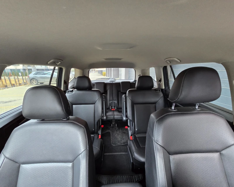 VW Atlas 3.6 V6 SE, снимка 13 - Автомобили и джипове - 53430977