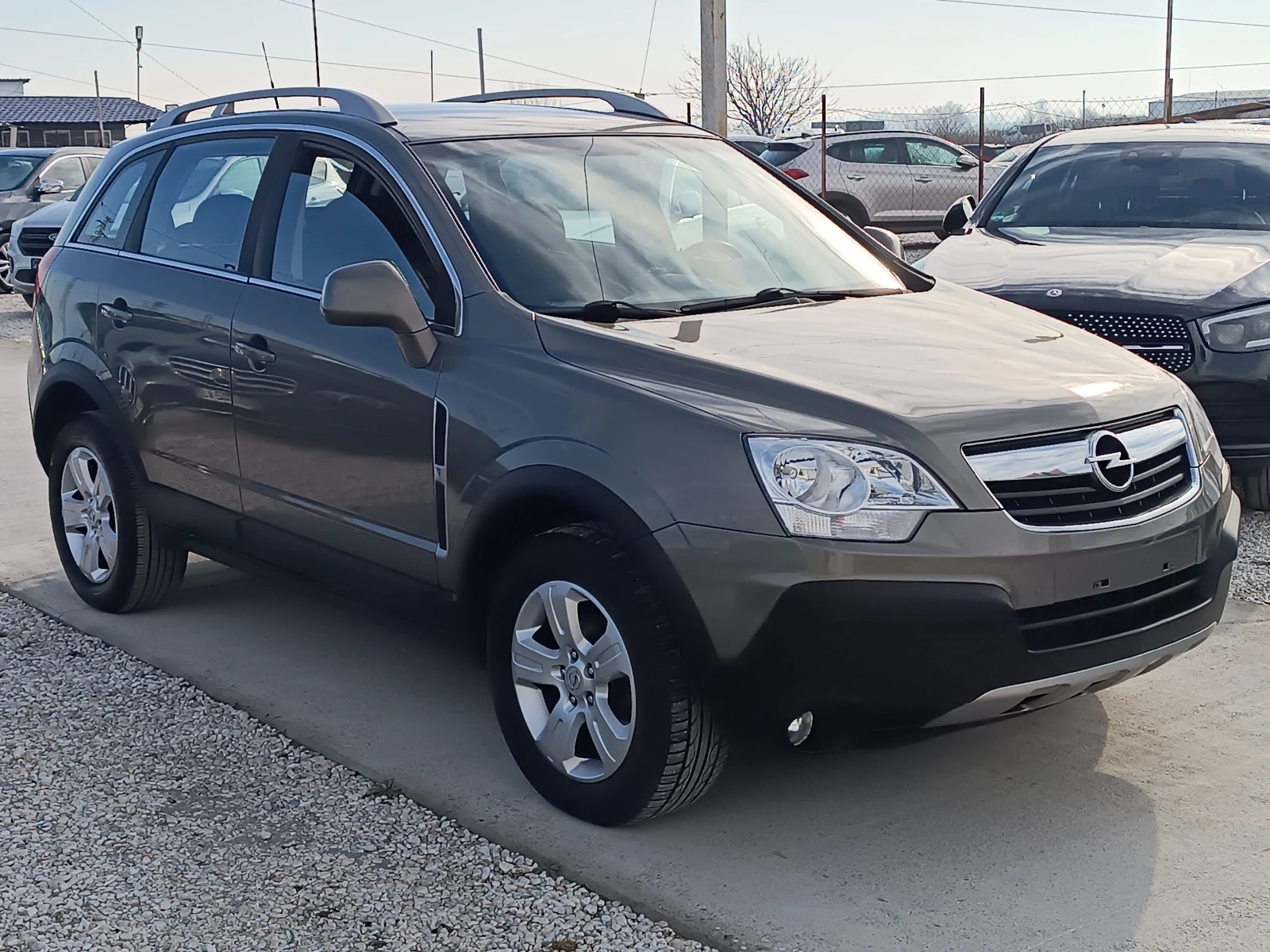 Opel Antara 2.4 BENZIN 4X4 - изображение 3