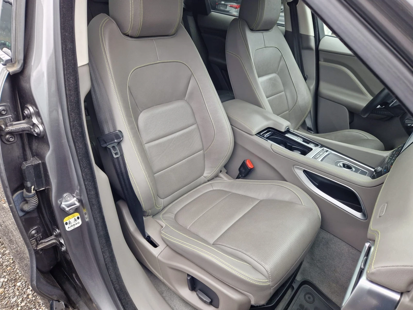 Jaguar F-PACE R-SPORT - изображение 10