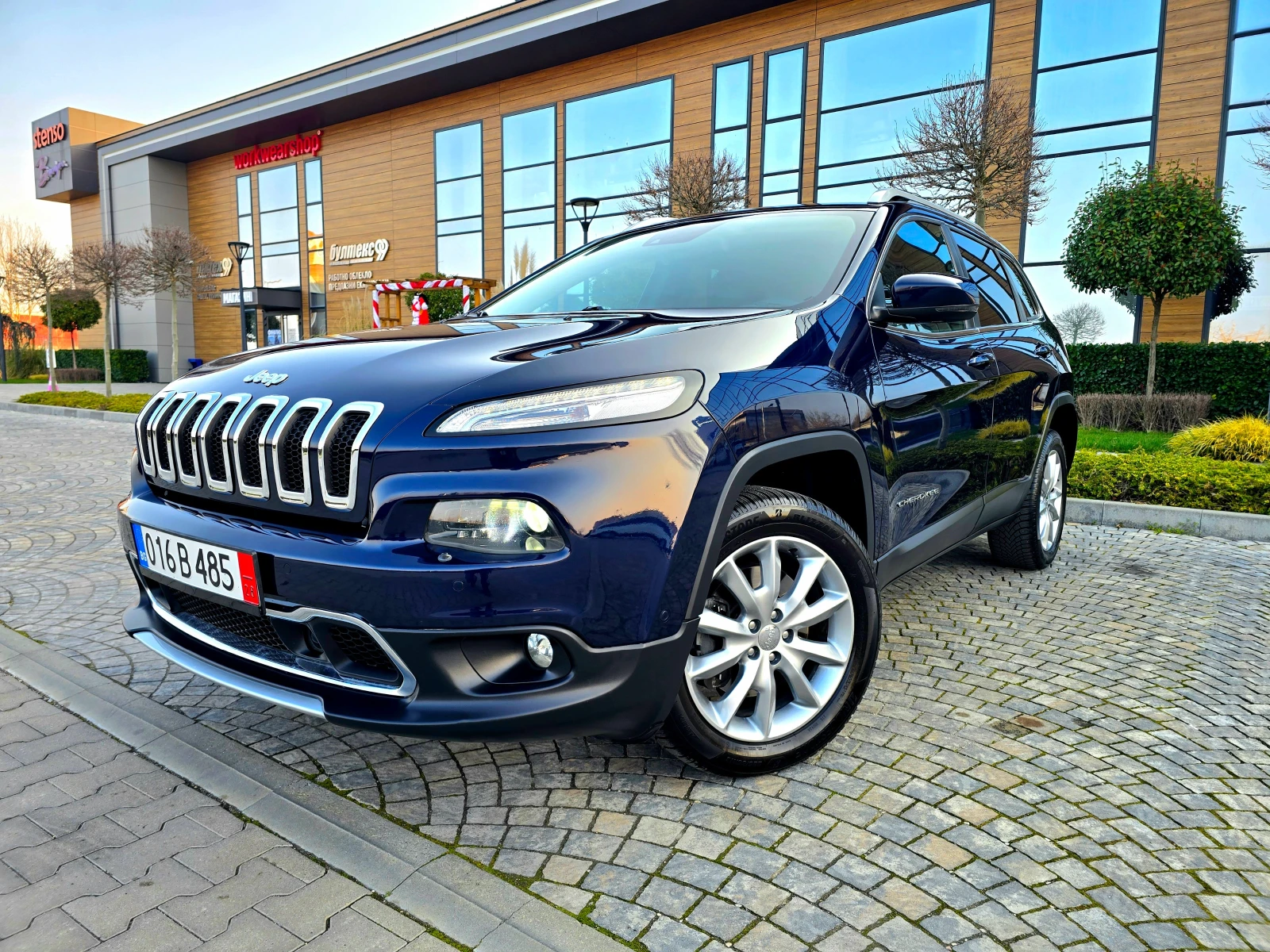 Jeep Cherokee 4×4 ПОДГРЕВ ОБДУХВАНЕ ДИСТРОНИК ФУЛ