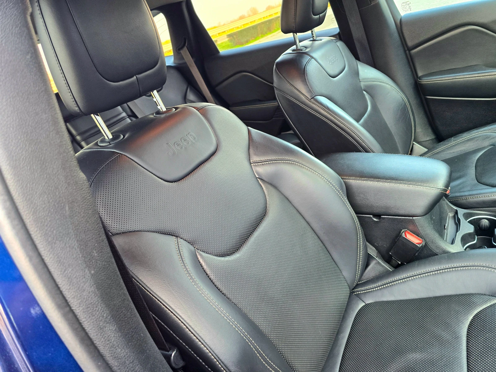 Jeep Cherokee 4×4 ПОДГРЕВ ОБДУХВАНЕ ДИСТРОНИК ФУЛ, снимка 13 - Автомобили и джипове - 53742774