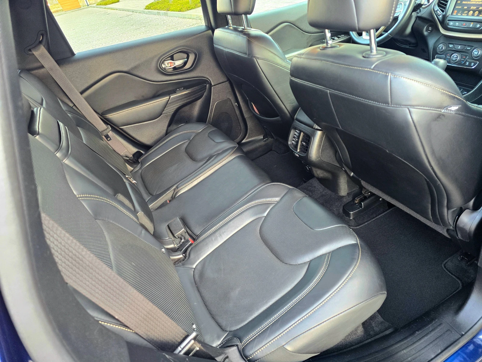 Jeep Cherokee 4×4 ПОДГРЕВ ОБДУХВАНЕ ДИСТРОНИК ФУЛ, снимка 15 - Автомобили и джипове - 53742774