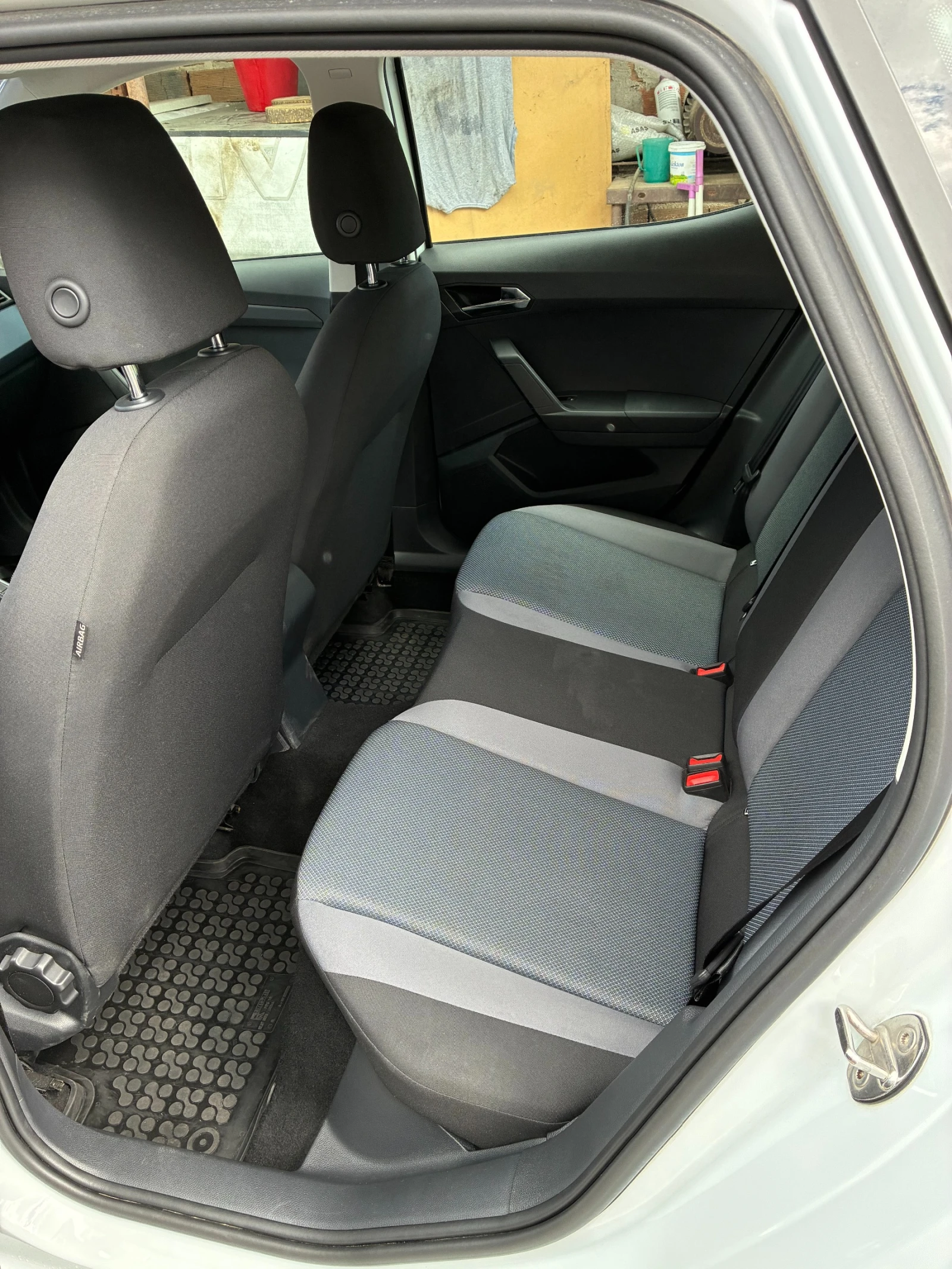 Seat Arona 1.6 TDI DSG SUV 95HP, снимка 6 - Автомобили и джипове - 54399233
