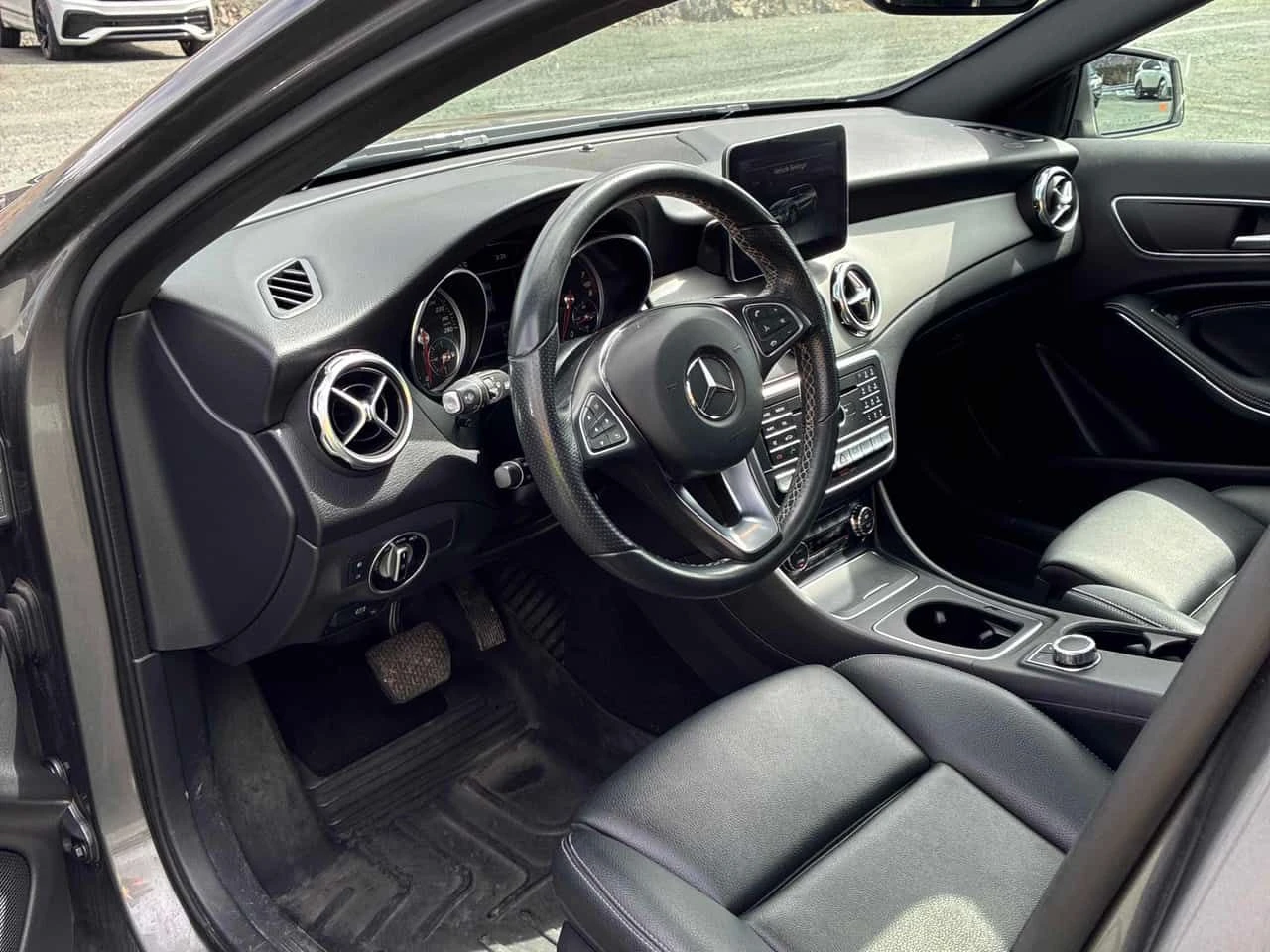 Mercedes-Benz GLA * 250 * АВТОКРЕДИТ * ОТ ПРЕДСТАВИТЕЛСТВО, снимка 7 - Автомобили и джипове - 54775113