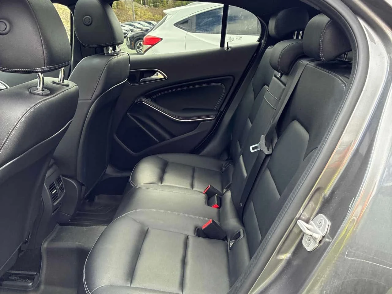 Mercedes-Benz GLA * 250 * АВТОКРЕДИТ * ОТ ПРЕДСТАВИТЕЛСТВО, снимка 14 - Автомобили и джипове - 54775113