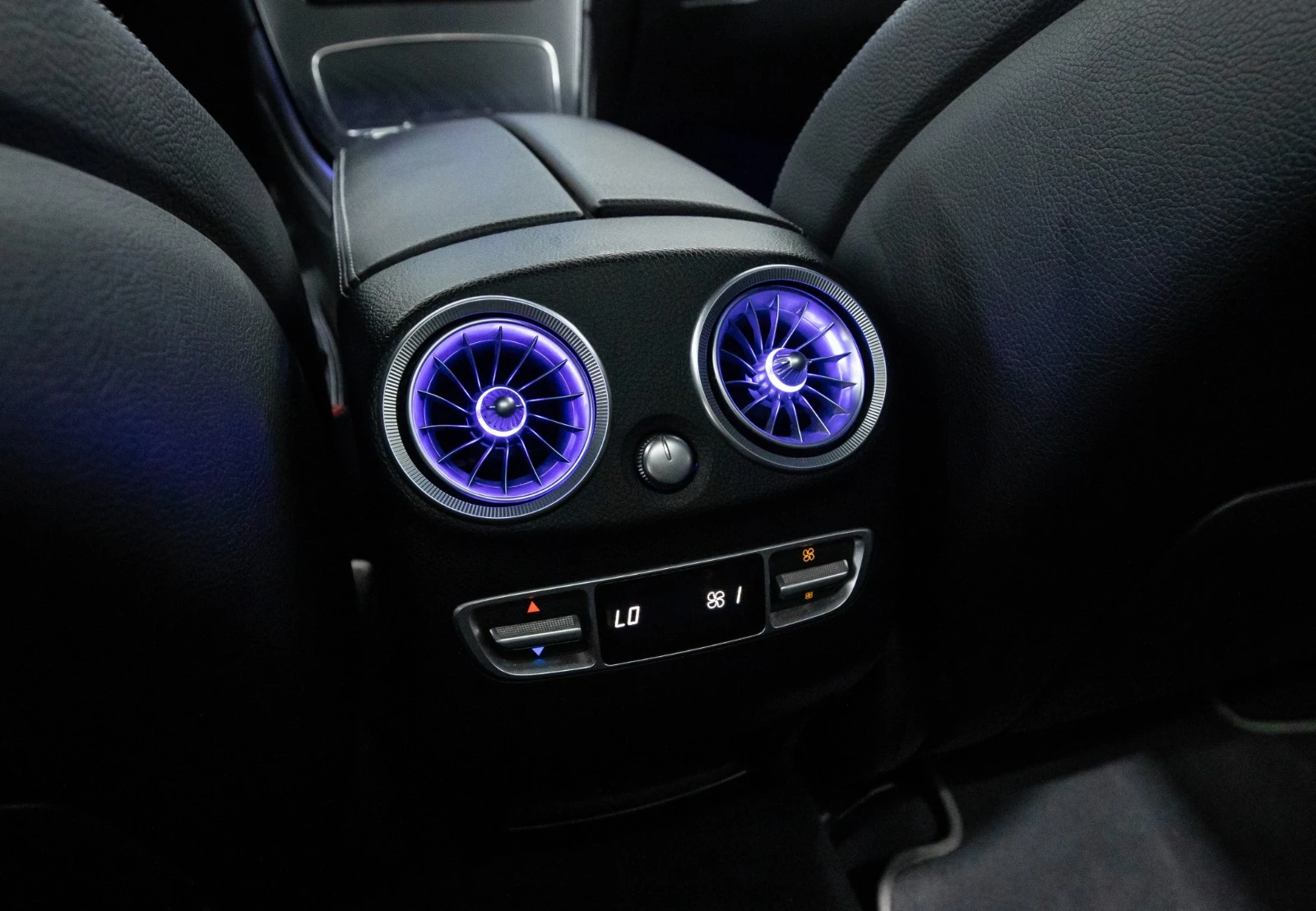 Mercedes-Benz GLC 220 CDI/4MATIC/FullLED, снимка 9 - Автомобили и джипове - 54901211