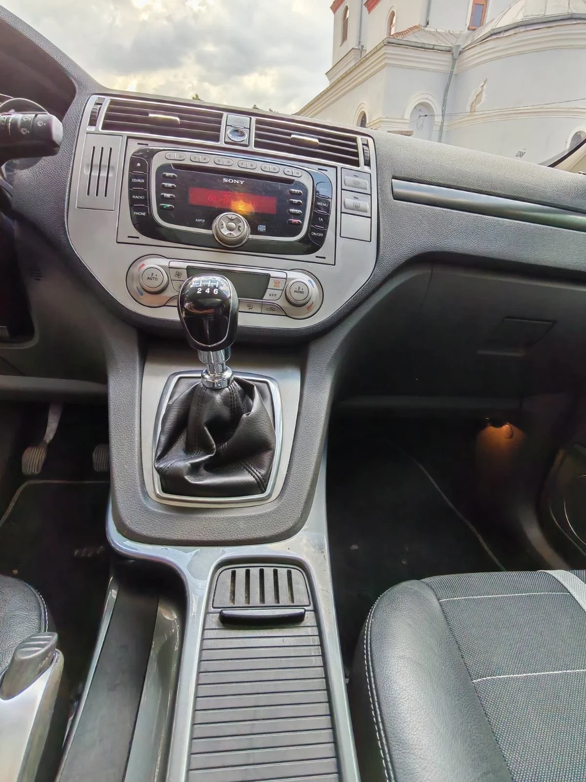 Ford Kuga 2.0 ДИЗЕЛ, снимка 9 - Автомобили и джипове - 55993694