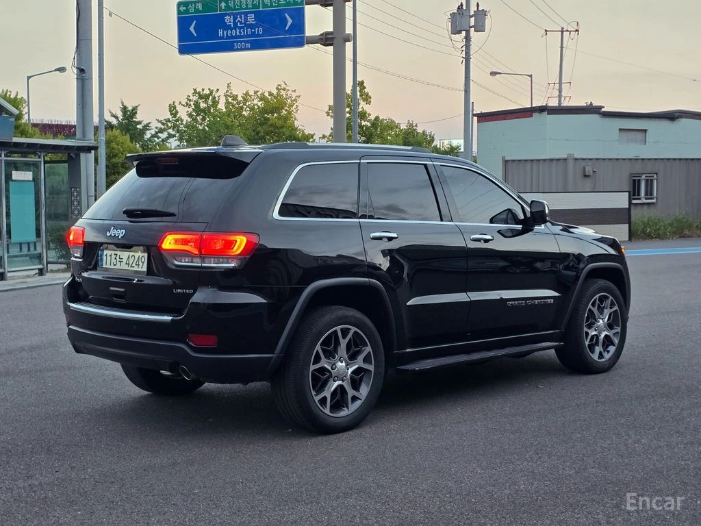 Jeep Grand cherokee 3.6* V6* 8ZF* ПОДГРЕВ* ОБДУХВАНЕ* ПАНОРАМА* КАМЕРА, снимка 2 - Автомобили и джипове - 56140281