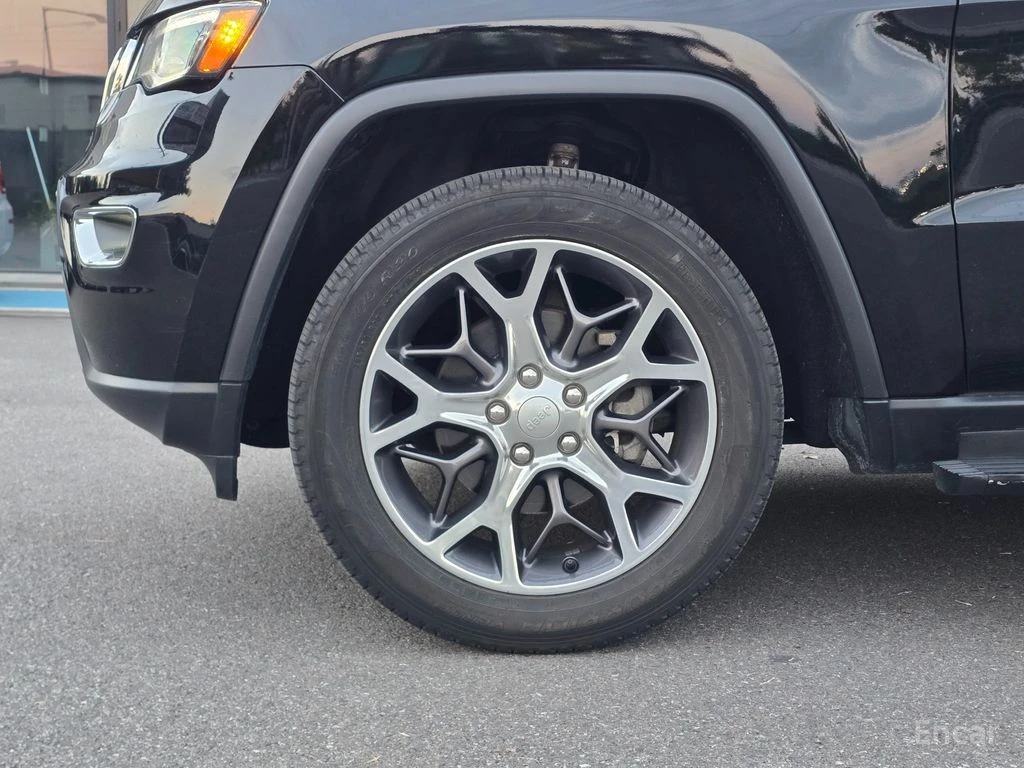 Jeep Grand cherokee 3.6* V6* 8ZF* ПОДГРЕВ* ОБДУХВАНЕ* ПАНОРАМА* КАМЕРА, снимка 6 - Автомобили и джипове - 56140281