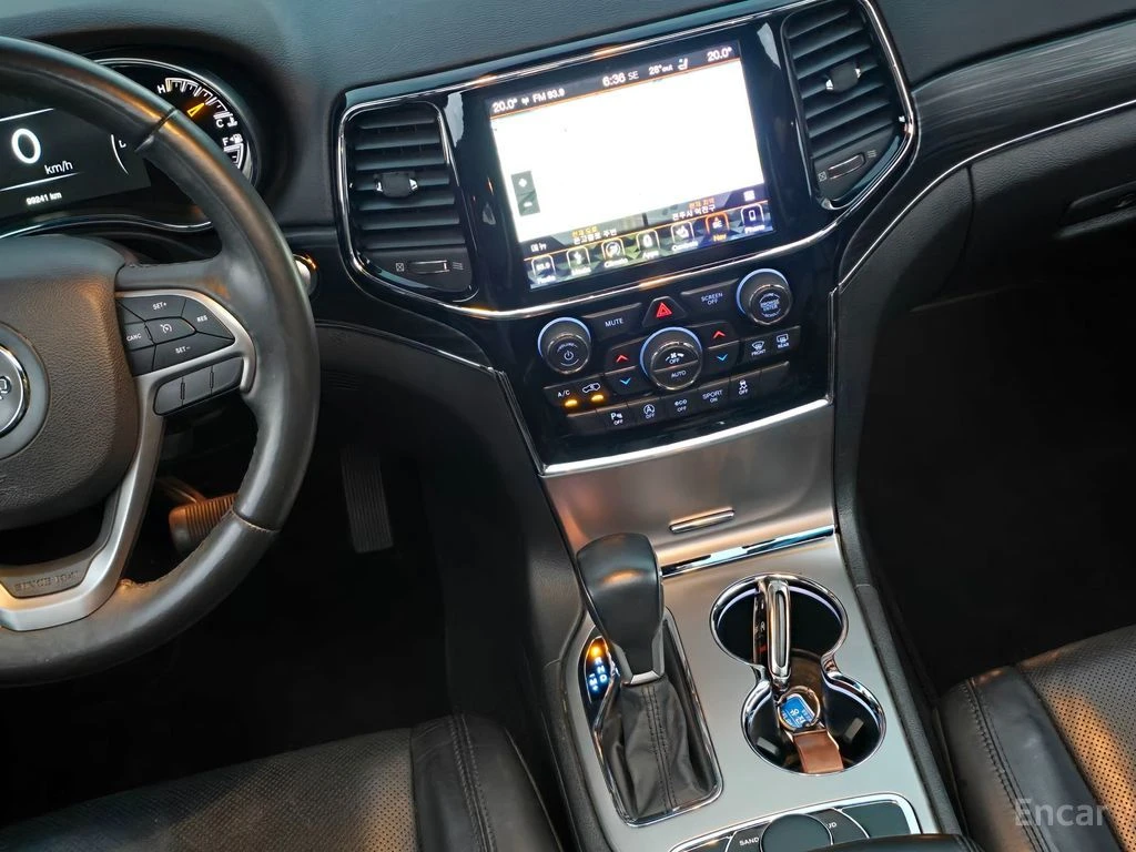 Jeep Grand cherokee 3.6* V6* 8ZF* ПОДГРЕВ* ОБДУХВАНЕ* ПАНОРАМА* КАМЕРА, снимка 10 - Автомобили и джипове - 56140281