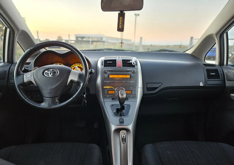 Toyota Auris 1, 6, снимка 8 - Автомобили и джипове - 47670217