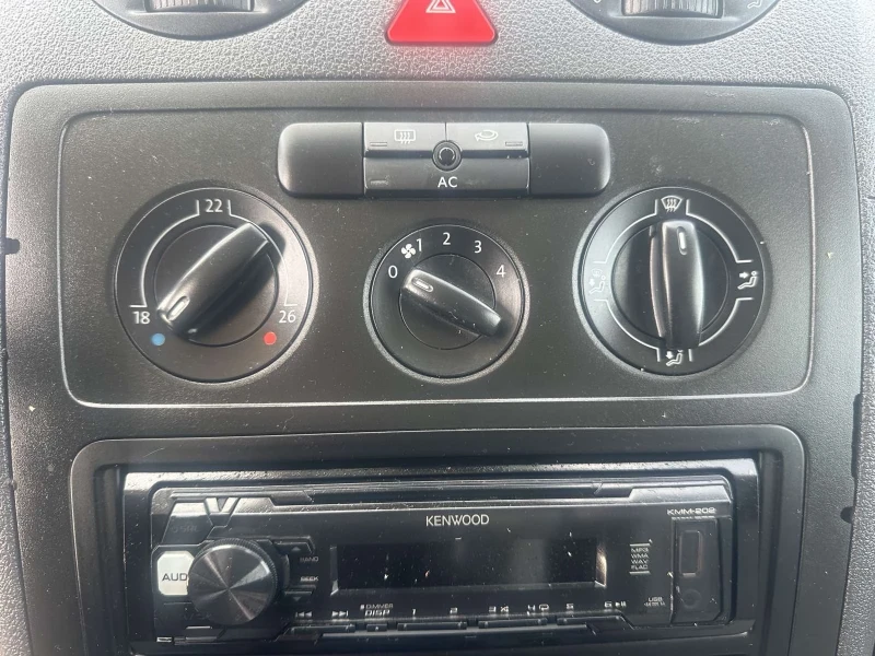 VW Caddy, снимка 13 - Автомобили и джипове - 49682791