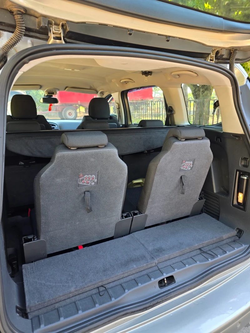 Peugeot 5008 1.6 EHDI , снимка 15 - Автомобили и джипове - 51898875